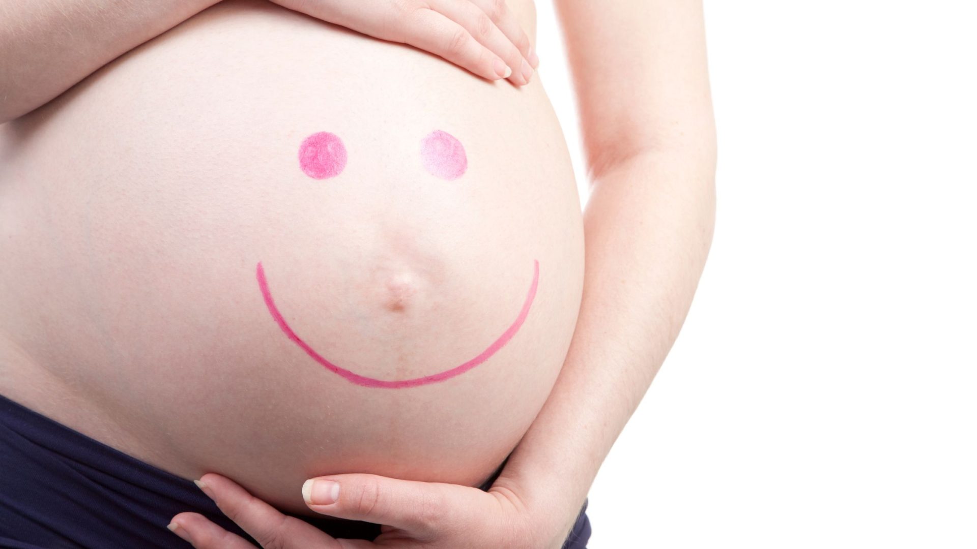 Κοιλιά εγκύου με ζωγραφισμένη χαμογελαστή φάτσα, παρουσιάζοντας την υπηρεσία "Prenatal Blossom Ritual" για χαλάρωση της μητέρας προς το παιδί. Prenatal Blossom Ritual - Relaxation for Expecting Mothers